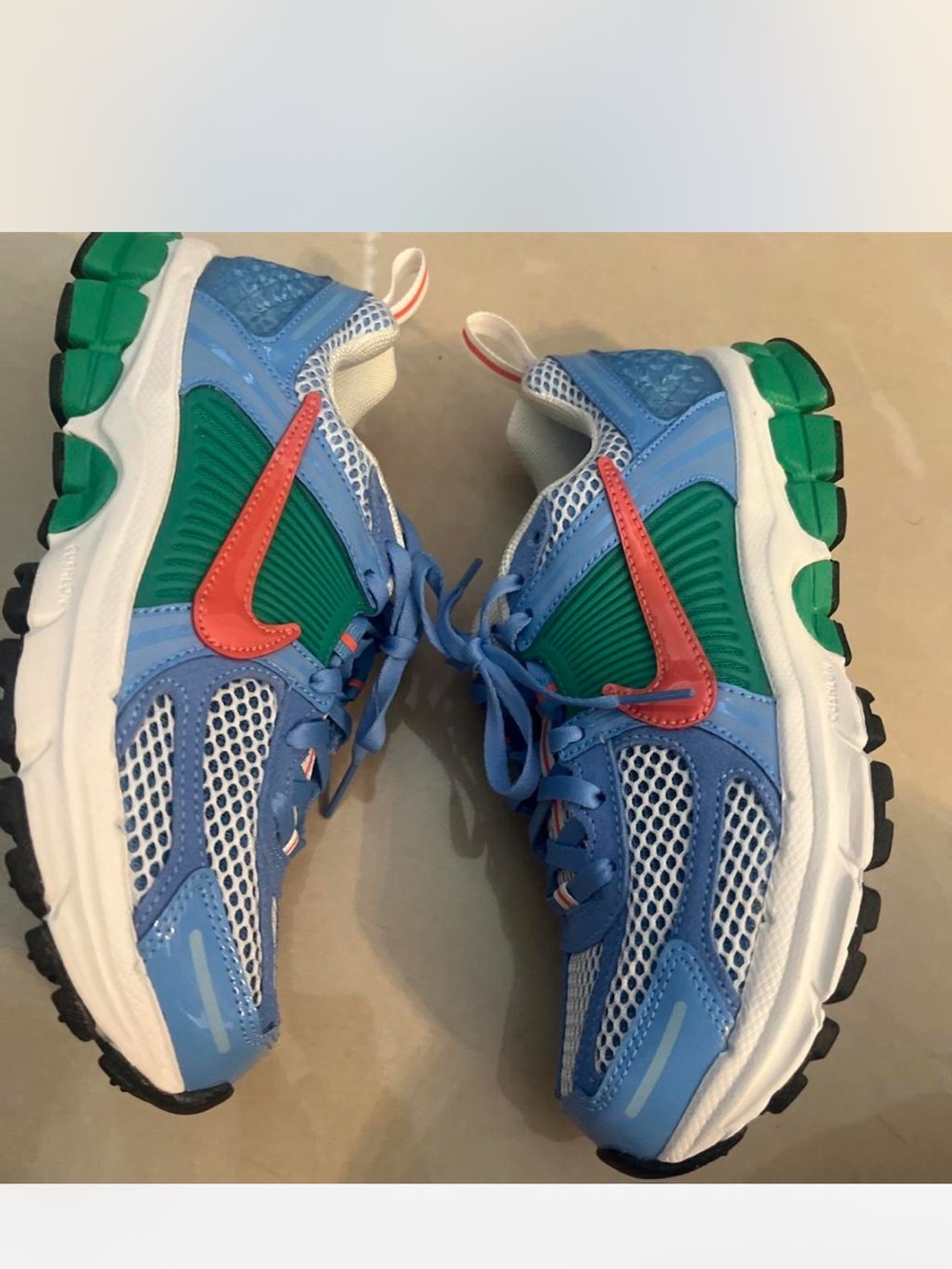 Nike Vomero 5y/6.5 wBlue & Green Sneakers with Coral Swoosh